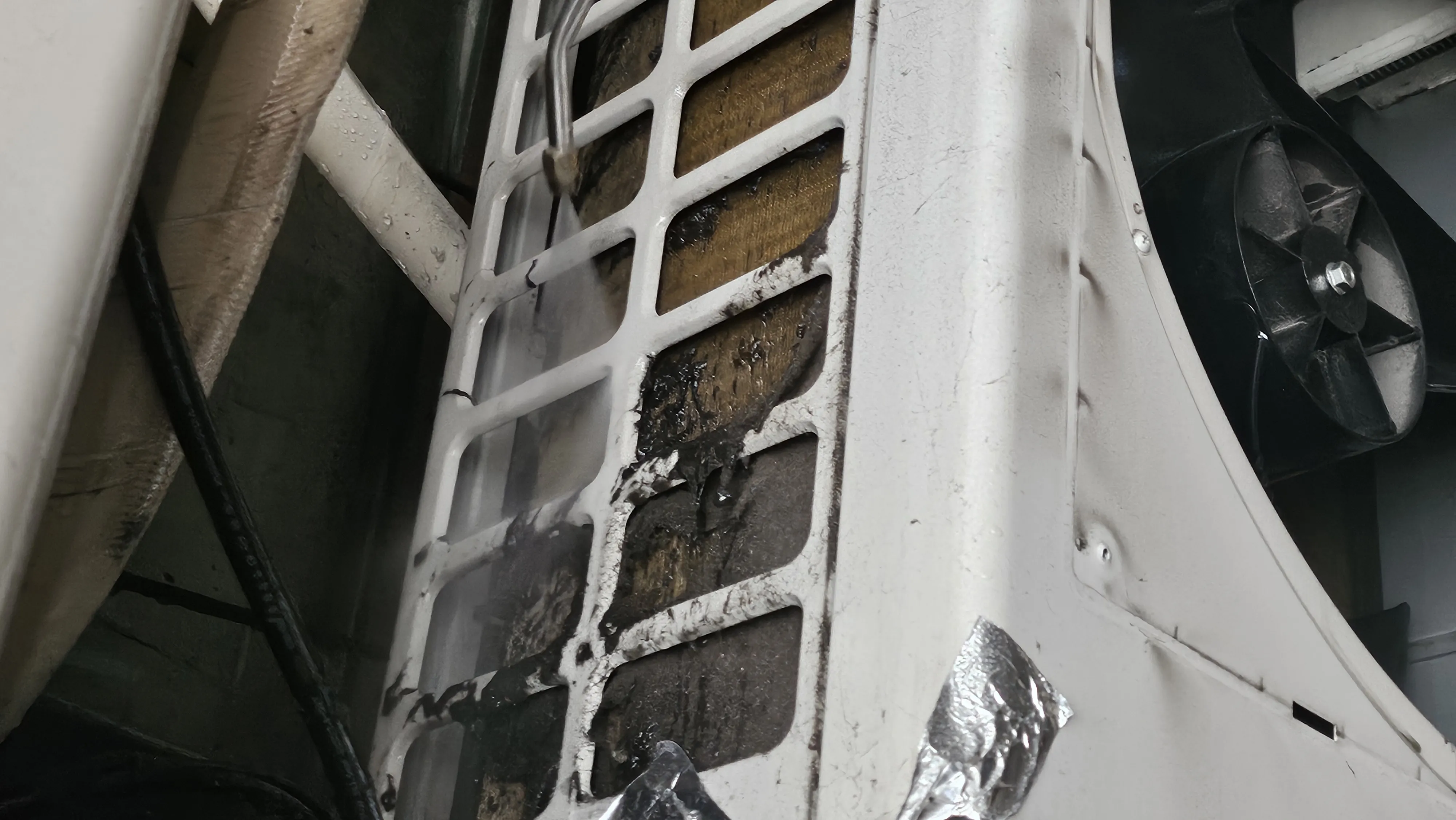 실외기 주변 전자기기 안전 보양 작업